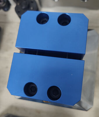 Verhärtetes Stahlwerk mit 18KN Schließkraft und 0,005mm Wiederholgenauigkeit für CNC-Bearbeitung