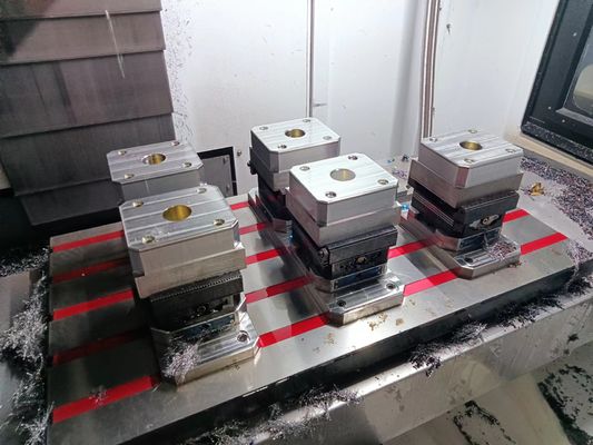 CNC-Drehtisch, selbstzentrierender Schraubstock, 130 mm Klemmkörperbreite, manuell