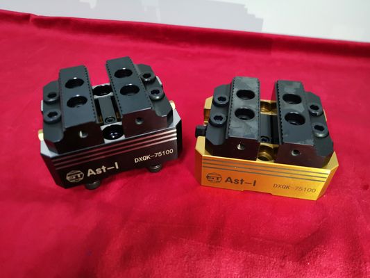 Schwarzes pneumatisches CNC-Vertikalschraubstock-Handbuch für 3-Achsen-4-Achsen-CNC-Fräsmaschine